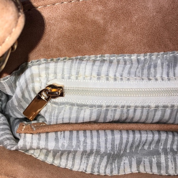 Bloggers favorite tan vegan boho crossbody bag - Picture 9 of 10